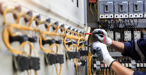 Professional Electrician technician working in Lake Mills, IA